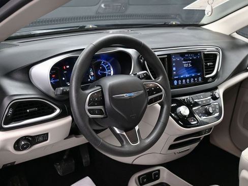 Used 2017 Chrysler Pacifica Touring Plus image 16