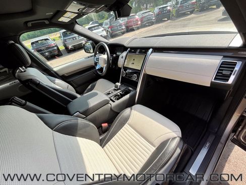 Used 2023 Land Rover Discovery Metropolitan Edition AWD/4WD image 31