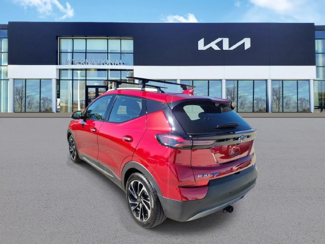 Used 2022 Chevrolet Bolt EUV Premier w/ Sun & Sound Package FWD image 3