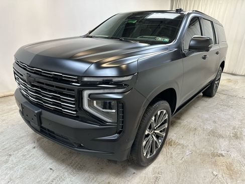 Used 2025 Chevrolet Suburban High Country AWD/4WD image 13