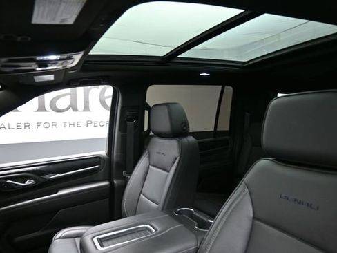 Used 2023 GMC Yukon XL Denali AWD/4WD image 17