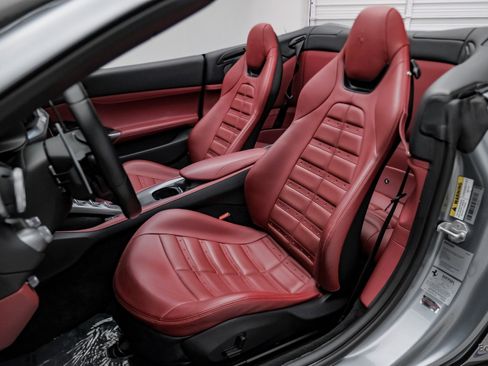 Used 2019 Ferrari Portofino image 50
