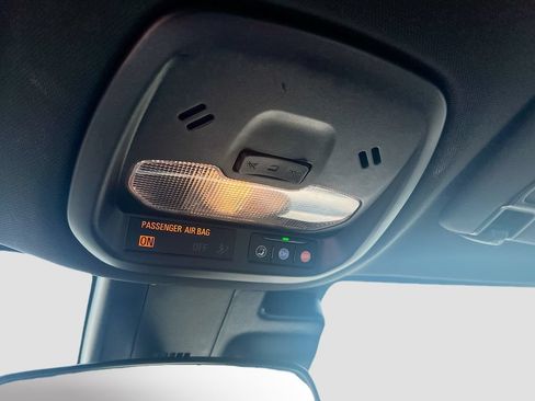 Used 2025 Chevrolet Trax RS FWD image 23