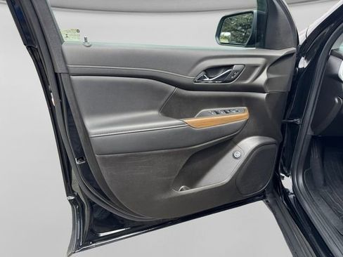 Used 2021 GMC Acadia SLE w/ Driver Convenience Package image 8