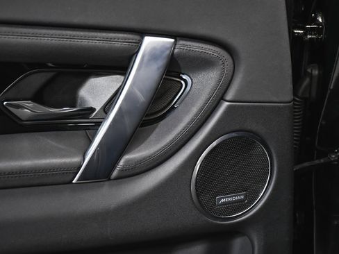 Used 2023 Land Rover Discovery Sport SE image 13