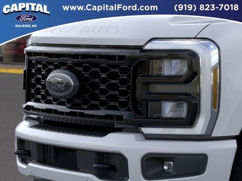 New 2026 Ford F250 Lariat w/ Black Appearance Package AWD/4WD image 17