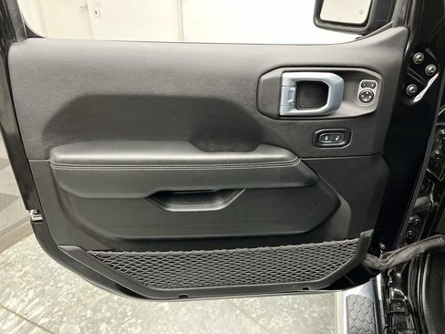 Used 2022 Jeep Wrangler Unlimited Sahara w/ Cold Weather Group AWD/4WD image 8