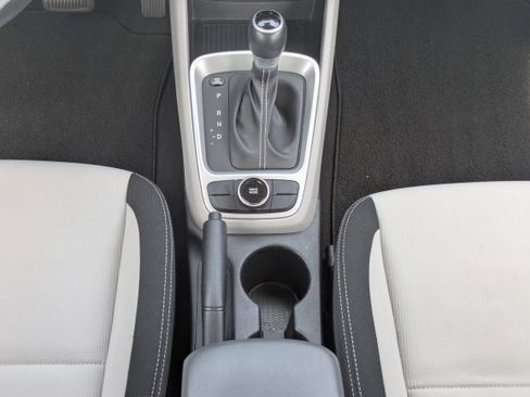 Used 2023 Hyundai Venue SEL w/ Cargo Package image 6