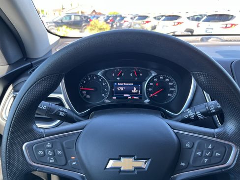 Used 2021 Chevrolet Equinox LT AWD/4WD image 11