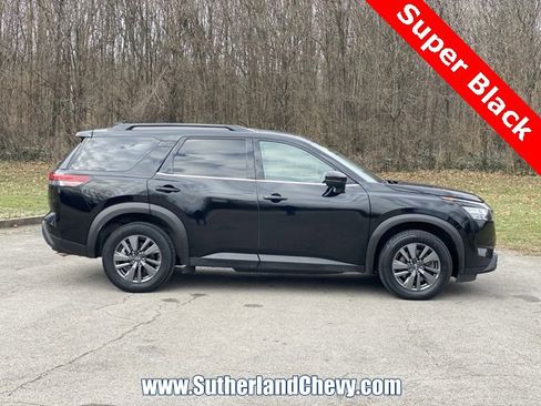 Used 2024 Nissan Pathfinder SV image 8