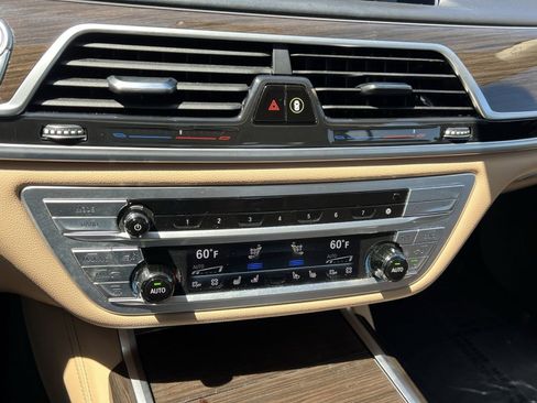 Used 2022 BMW 740i xDrive w/ Autobahn Package AWD/4WD image 19