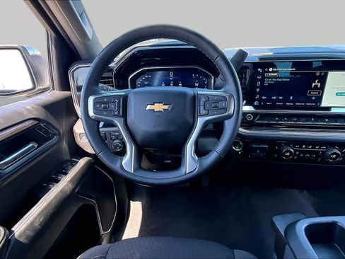 Used 2025 Chevrolet Silverado 1500 LT RWD image 6