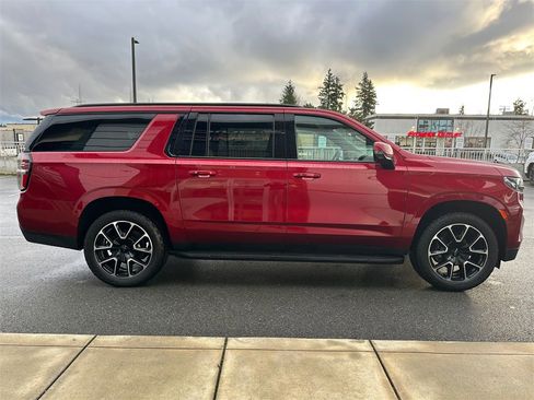 Used 2021 Chevrolet Suburban RST w/ Luxury Package image 41