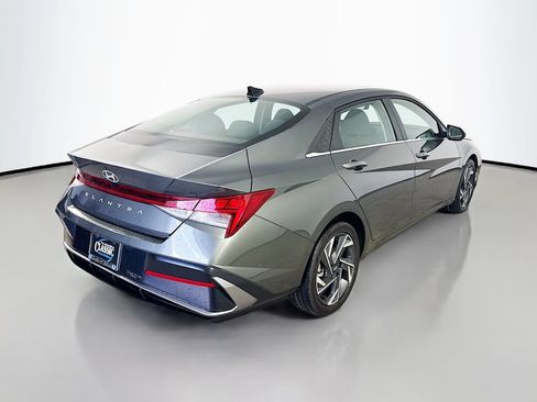 Used 2025 Hyundai Elantra SEL FWD image 7
