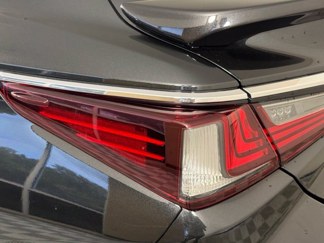 Used 2022 Lexus ES 300h w/ Premium Package FWD image 13