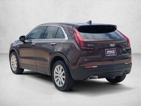 Used 2022 Cadillac XT4 Luxury w/ Cold Weather Package FWD image 8
