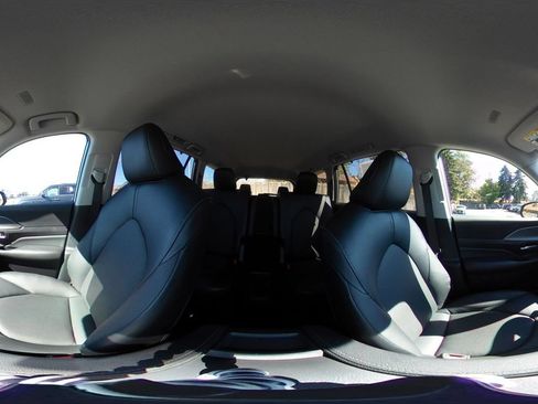 Used 2024 Toyota Grand Highlander AWD image 44
