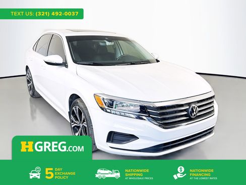Used 2022 Volkswagen Passat 2.0T SE FWD image 1