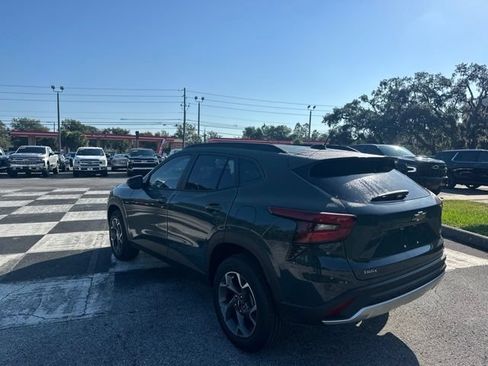 Used 2026 Chevrolet Trax LT w/ LT Convenience Package FWD image 3