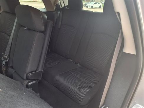 Used 2017 Dodge Journey SE w/ Flexible Seating Group image 18
