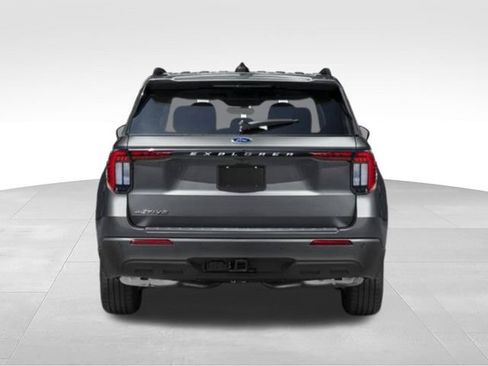 Used 2025 Ford Explorer Active w/ Active Comfort Package RWD image 5