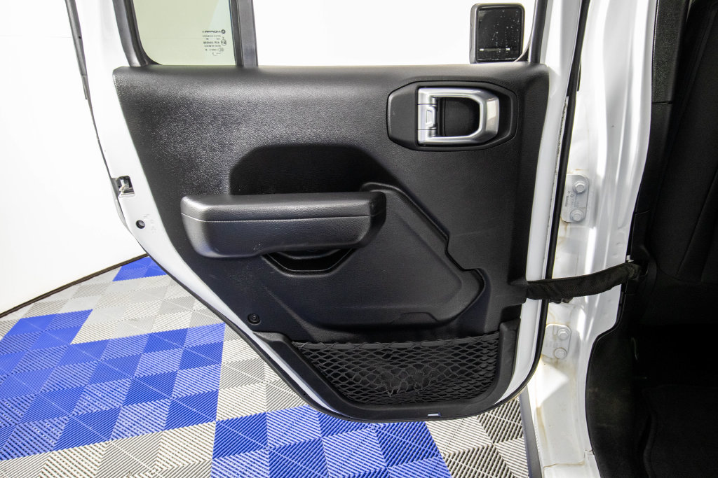 Used 2023 Jeep Wrangler Unlimited Rubicon AWD/4WD image 15