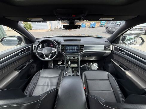 Used 2022 Volkswagen Atlas Cross Sport SEL R-Line AWD/4WD image 22