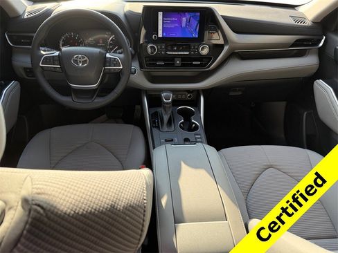 Used 2023 Toyota Highlander Platinum image 10