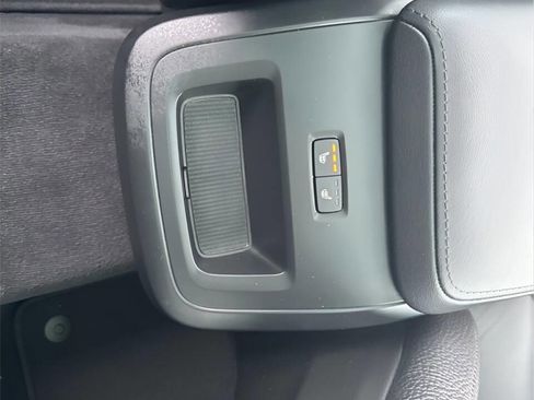 Used 2025 Volvo V60 B5 Cross Country Plus image 28