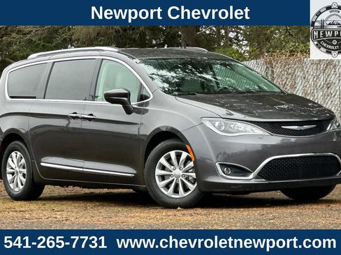 Used 2018 Chrysler Pacifica Touring-L Plus image 1
