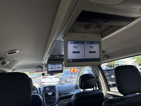 Used 2011 Chrysler Town & Country Touring-L w/ Entertainment Group #2 FWD image 26