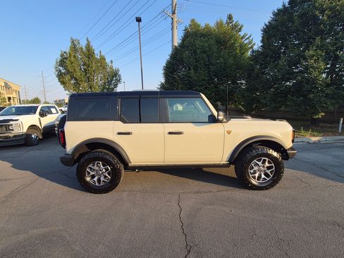Used 2025 Ford Bronco Badlands AWD/4WD image 2