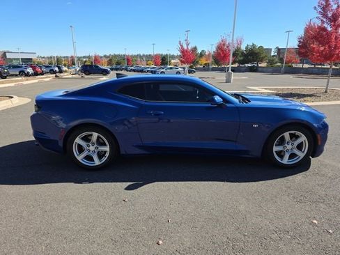 Used 2020 Chevrolet Camaro LT w/ Technology Package image 2