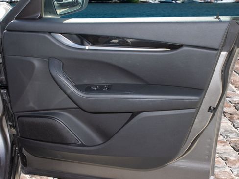 Used 2019 Maserati Levante image 13