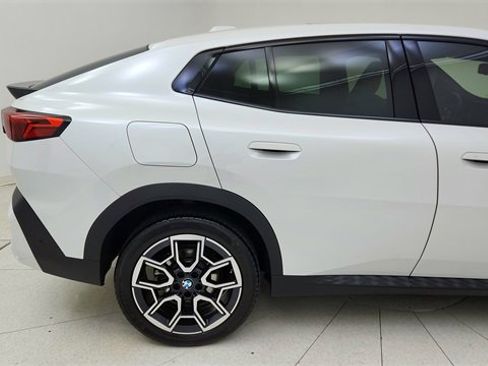 Used 2025 BMW X2 xDrive28i image 12