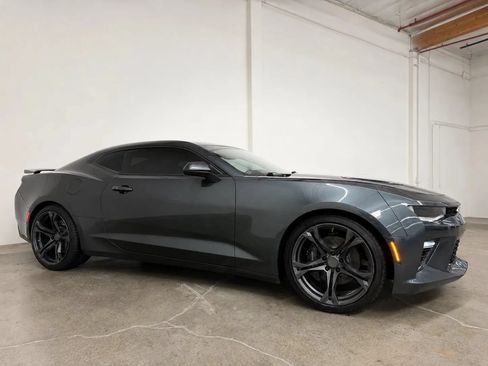Used 2016 Chevrolet Camaro SS RWD image 5