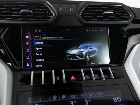 Used 2022 Lamborghini Urus image 19