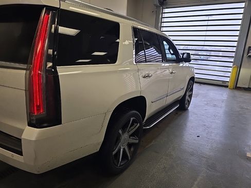 Used 2015 Cadillac Escalade Premium image 4
