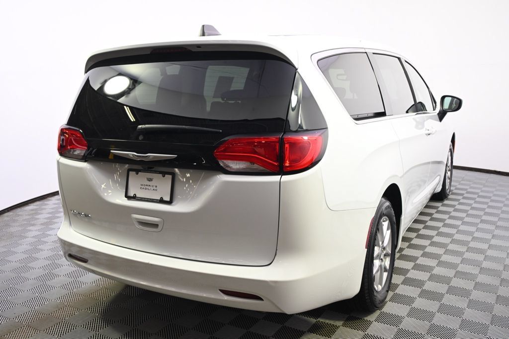 Used 2024 Chrysler Voyager LX FWD image 6