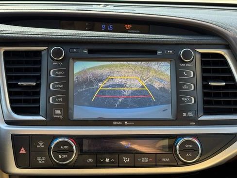 Used 2014 Toyota Highlander Limited Platinum image 4