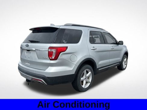 Used 2016 Ford Explorer XLT w/ Equipment Group 201A image 4