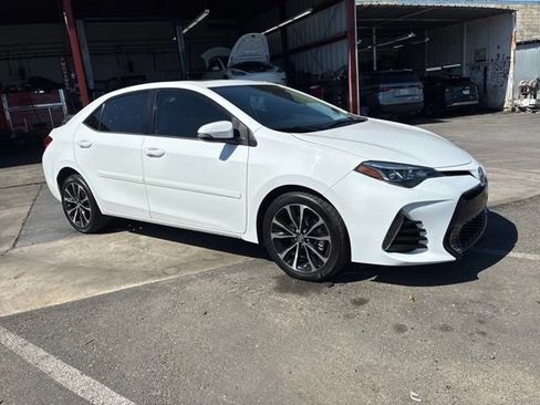 Used 2019 Toyota Corolla SE w/ SE Premium Package FWD image 2