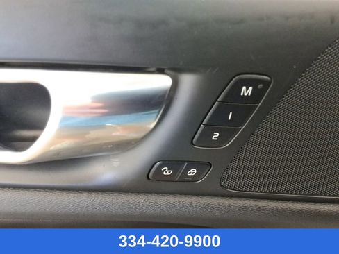 Used 2020 Volvo S60 T5 Momentum image 19