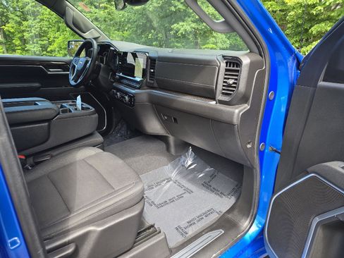 Used 2025 Chevrolet Silverado 1500 LT AWD/4WD image 22