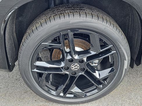 New 2026 Volkswagen Tiguan SE R-Line image 3