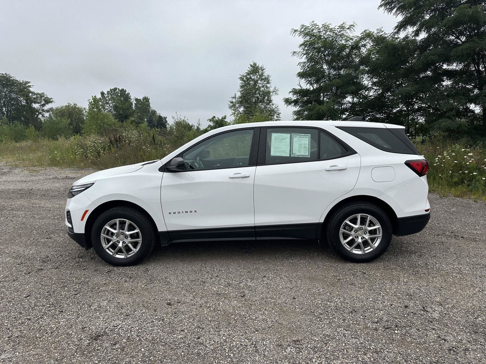 Used 2022 Chevrolet Equinox LS w/ Driver Confidence II Package AWD/4WD image 4