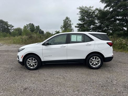 Used 2022 Chevrolet Equinox LS w/ Driver Confidence II Package AWD/4WD image 4