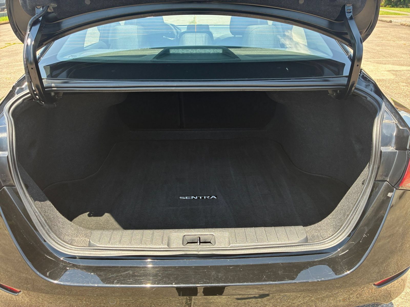 Used 2025 Nissan Sentra SV FWD image 28
