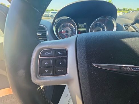 Used 2016 Chrysler Town & Country Touring w/ Driver Convenience Group FWD image 13