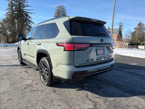 Used 2024 Toyota Sequoia Platinum image 6